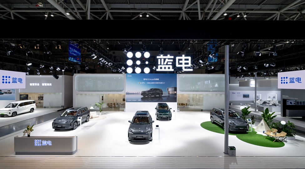 蓝电汽车亮相2025智博会，共鉴赛力斯品质实力